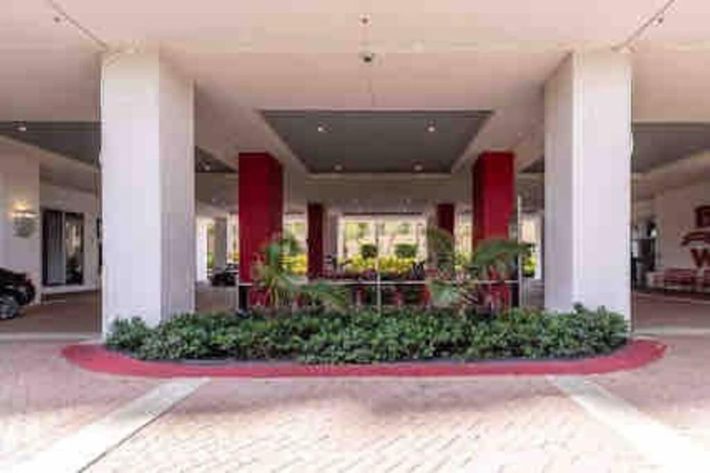 Beachwalk Resort & Condos Hallandale Beach Exterior foto