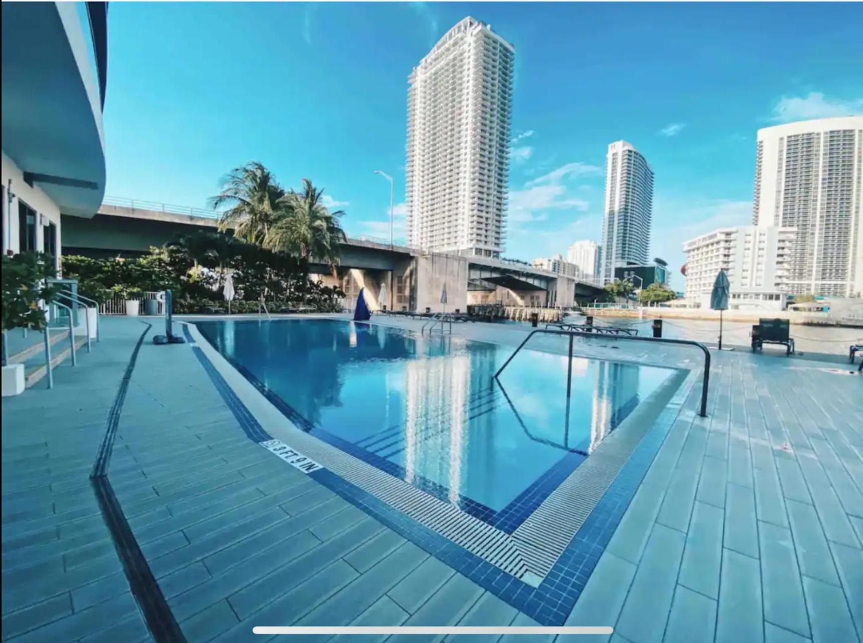 Beachwalk Resort & Condos Hallandale Beach Exterior foto